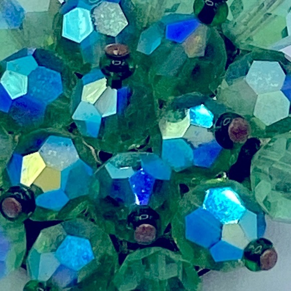 Vintage Green Aurora Borealis Crystal Beaded Cluster Brooch 1960s - Picture 5 of 6